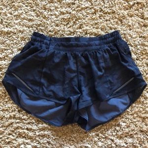 Lululemon Hotty Hot shorts 2.5” black camo